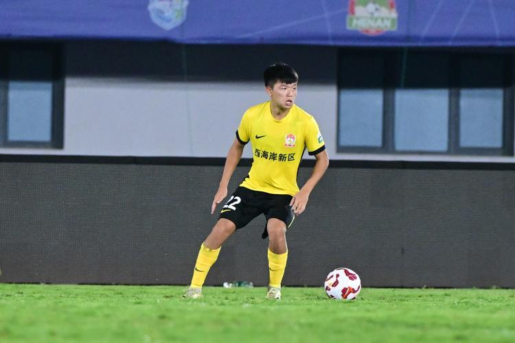 开云体育入口-杨希在8月的中超联赛中场均3.3次成功抢断，全中超最多